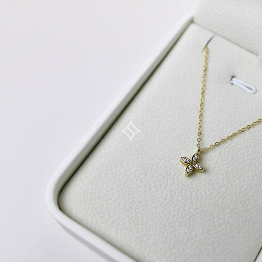 925 silver "dainty clover necklace" with 14k gold-plating.