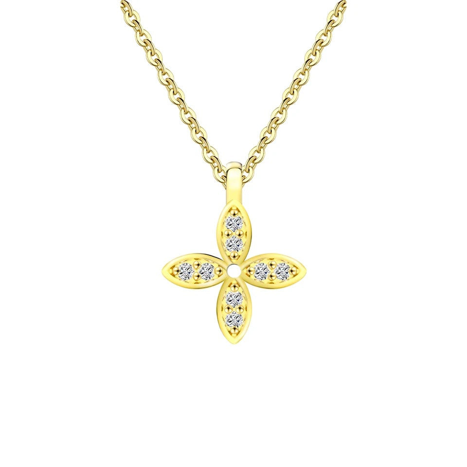 Dainty clover necklace in 925 silver, 14K gold-plated and hand-inlaid with 5A cubic zirkonia. 