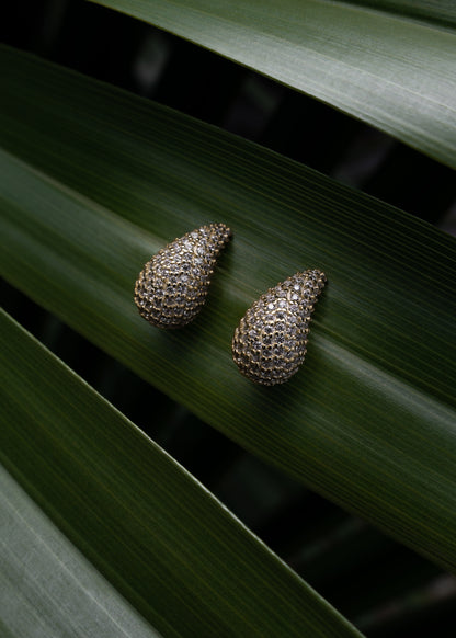 Druppelvormige studs van 925 zilver met 14k gold plating